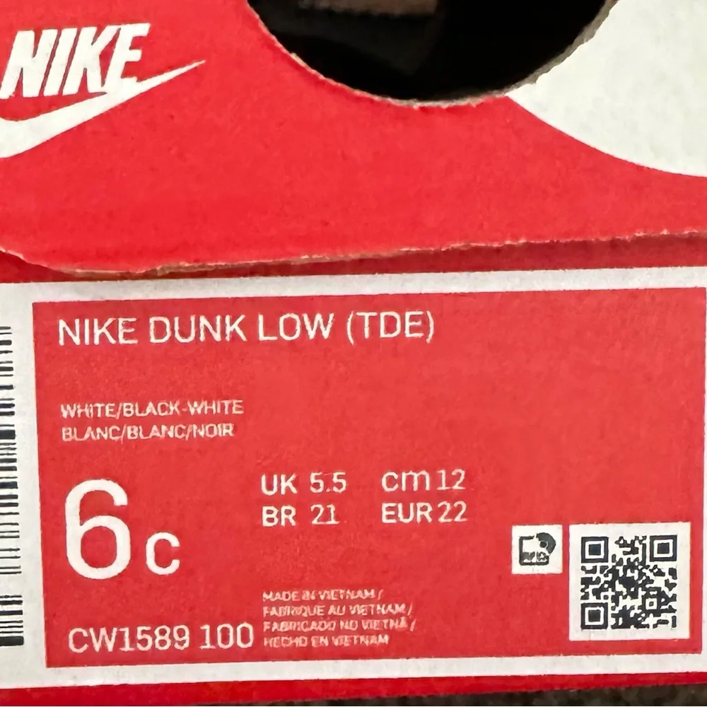 Nike Kids Black and White Hook-and-Loop Sneakers - Picture 3 of 3